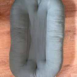 SnuggleMeOrganic Baby Lounger With Additional Cover