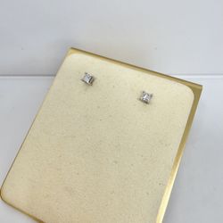 14kw Princess Cut Diamond Stud Earrings 