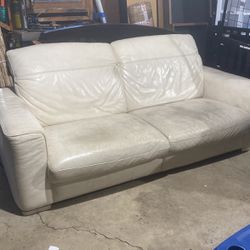 Natuzzi Couch / With Pull Out Bed