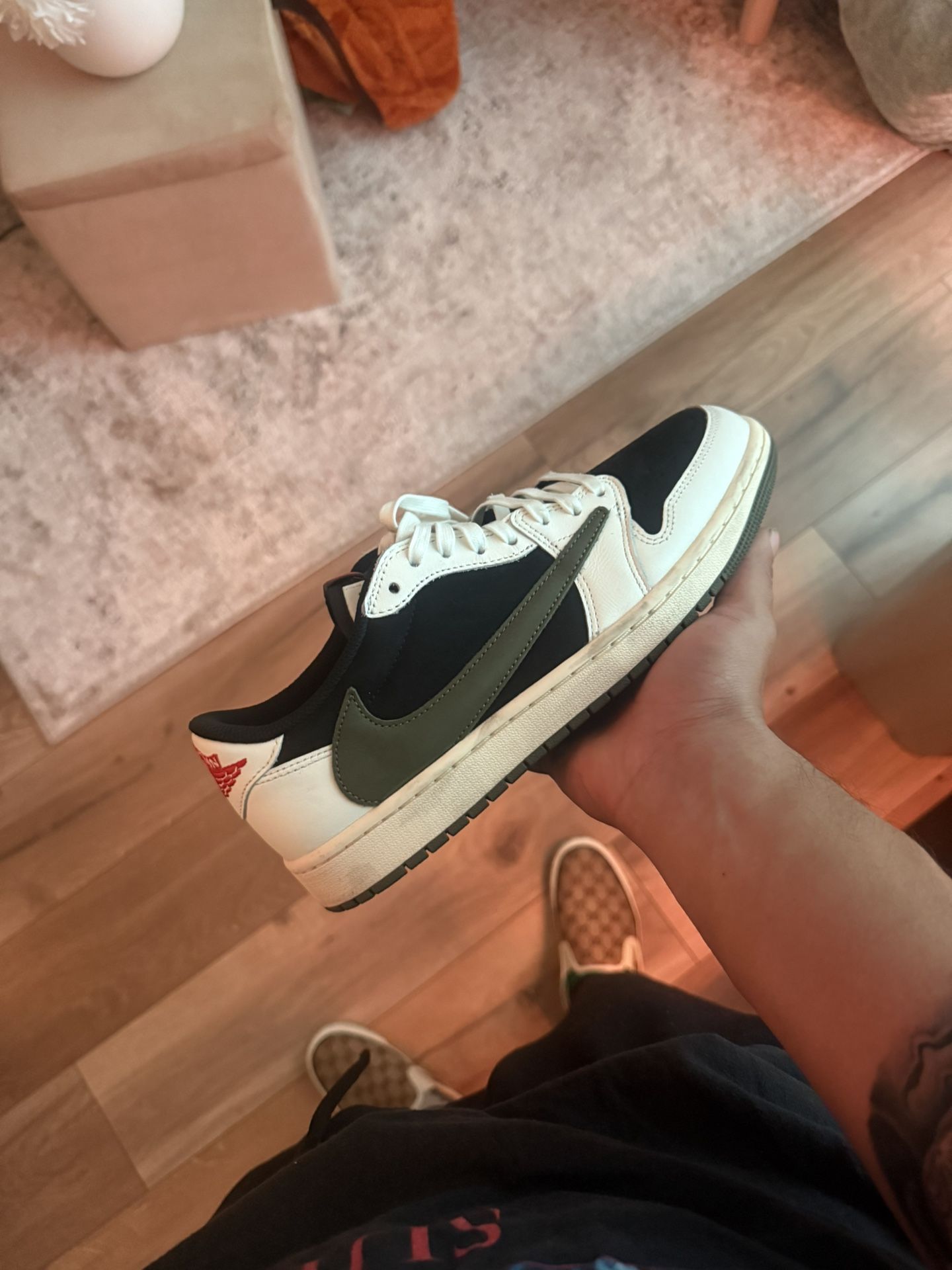 Jordan 1 Travis Scott