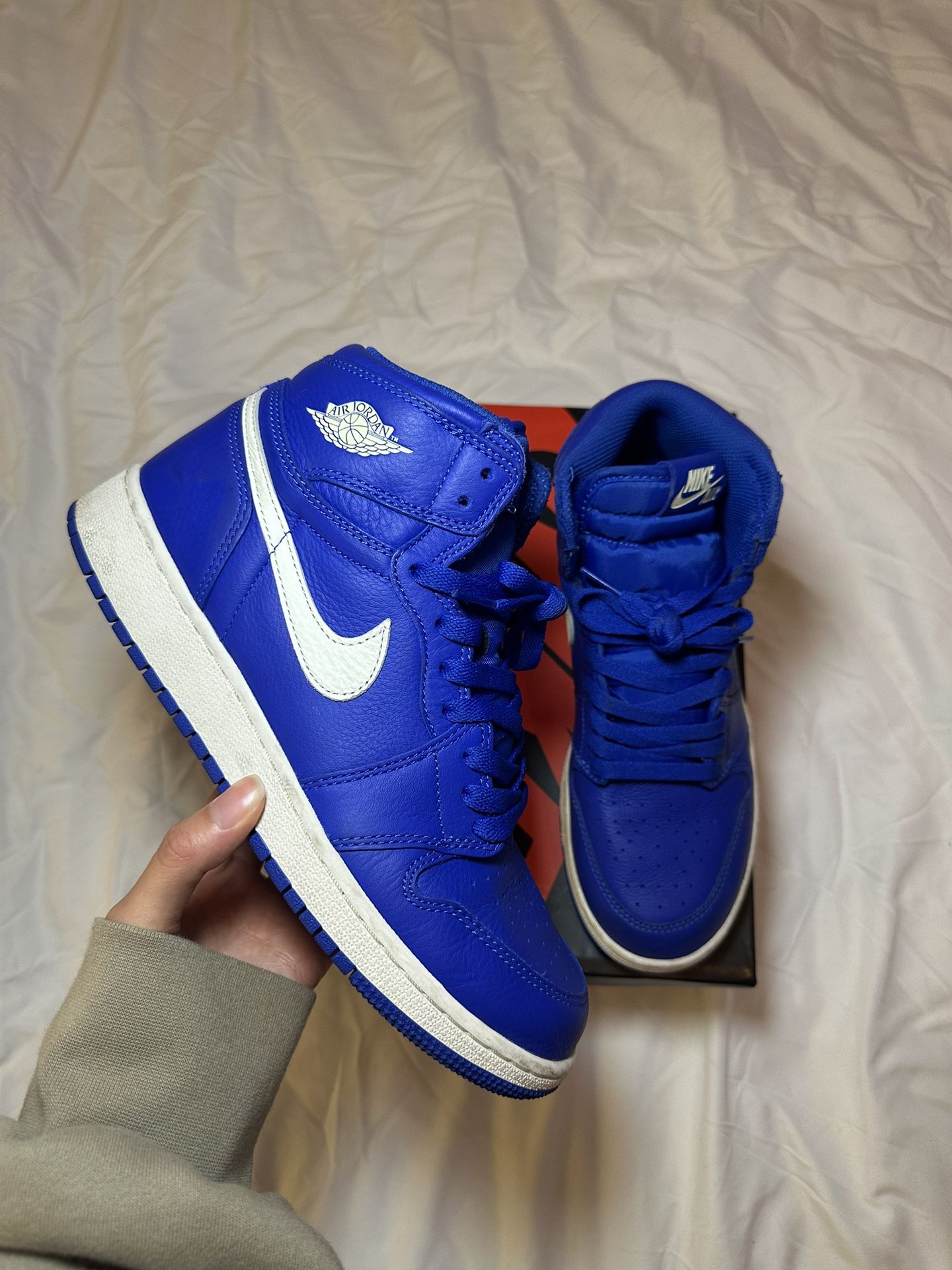 Air Jordan Retro High OG Hyper Royal (GS) Size