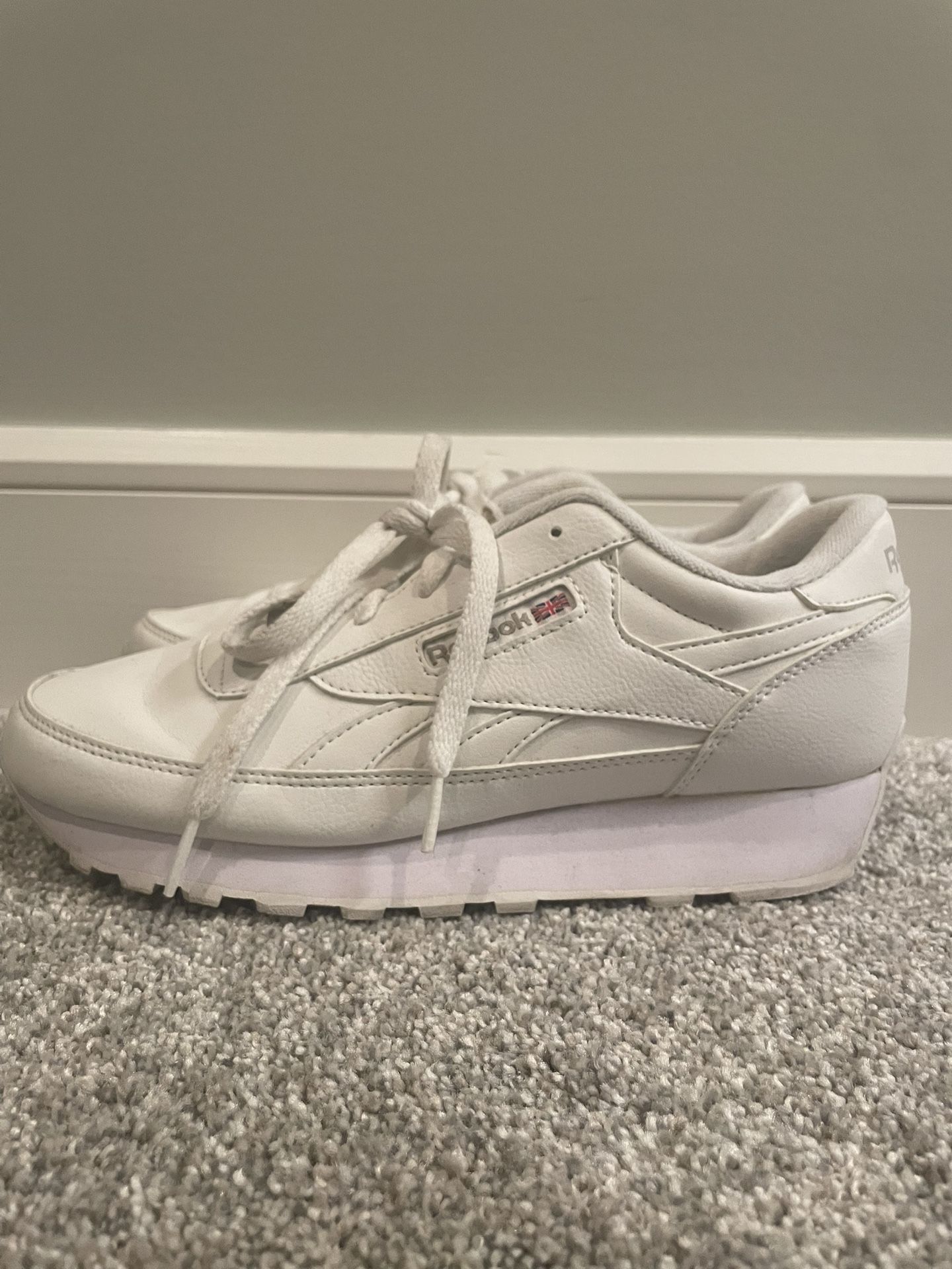 White Reebok Women’s Classic Renaissance Sneakers Size 8.5 W