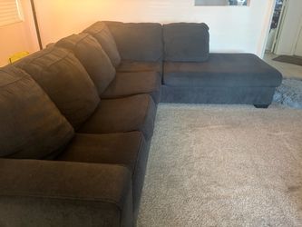 PENDING-FREE SECTIONAL COUCH  - PICKUP ONLY