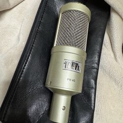 Heil Microphone with Stand