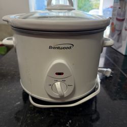 Brentwood 1.5 QT Slow Cooker in White