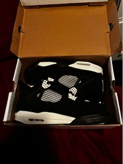 Jordan 4s “White Thunder”