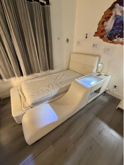 Rooms to go Kids Twin Bed