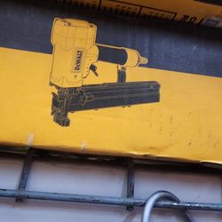 DEWALT AIR 2" STAPLER NEW