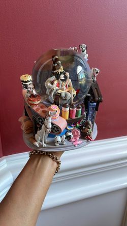 Disney Cruella De Ville Snow Globe 102 Dalmatians