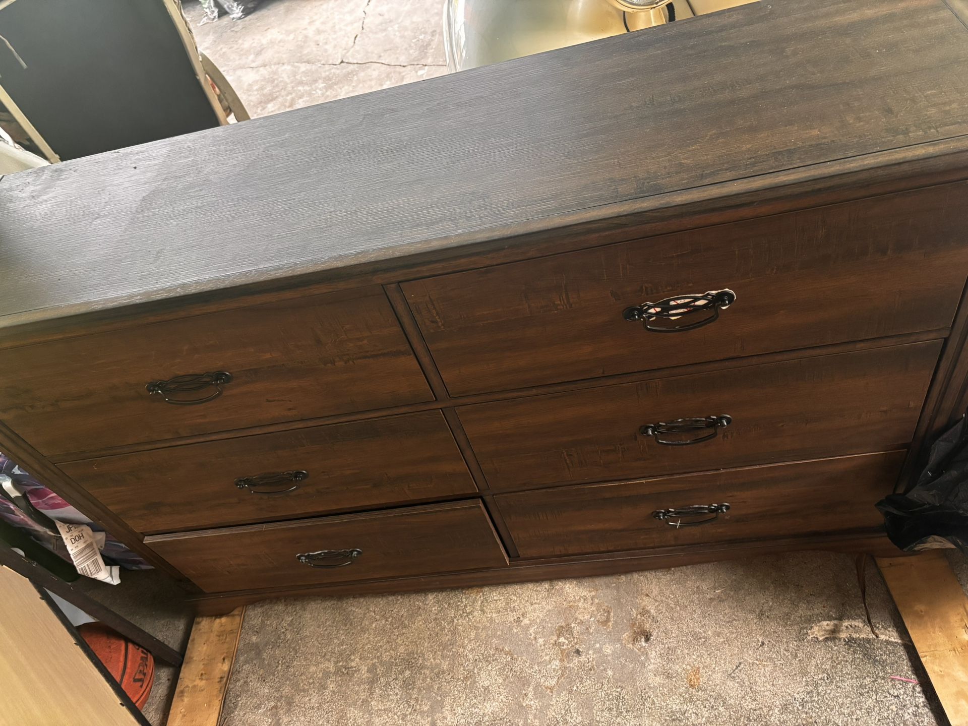 Dresser With Mirror