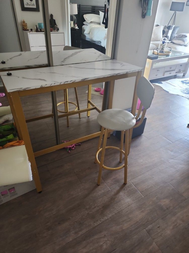 Bar Table With 2 Stools