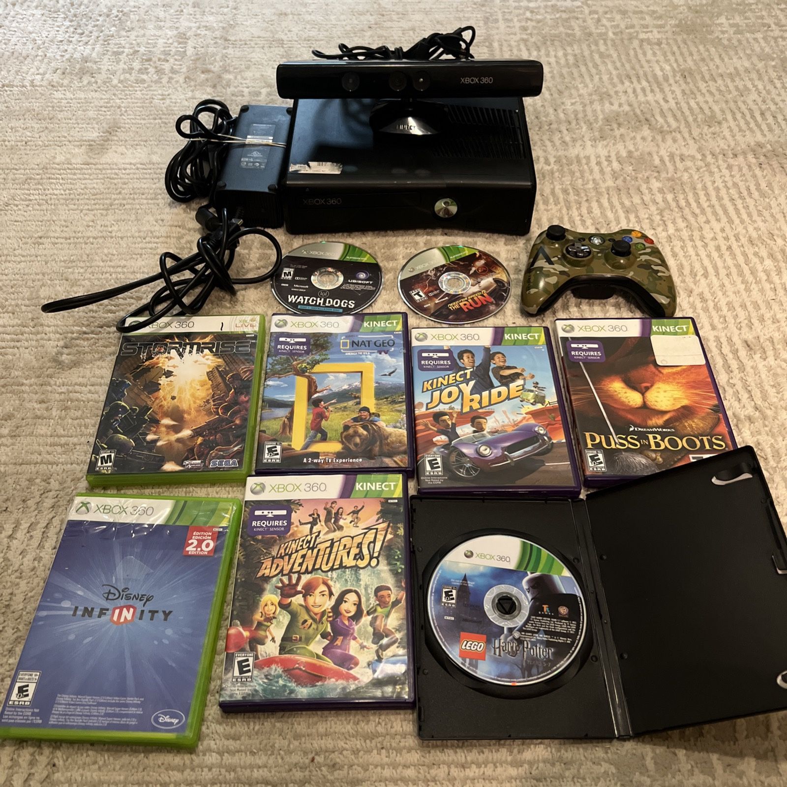 Xbox 360 S Slim 250GB 1439 Console Kinect Bundle Controller 9 Games and cables 