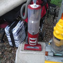 NICE SHARK NAVIGATOR VACUUM 