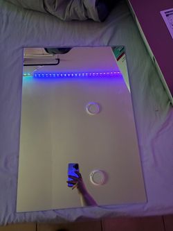 Un framed  bathroom mirror / detached kid toilet seat trainer with blue led light batteries included