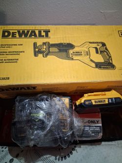 Saw DEWALT  Pila y cargador  con garantía