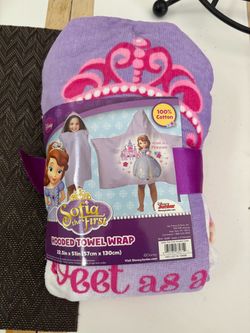 Disney Junior Sofia the First Hooded Towel Wrap