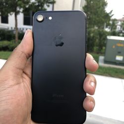 UNLOCKED IPHONE 7/ READY FOR USE