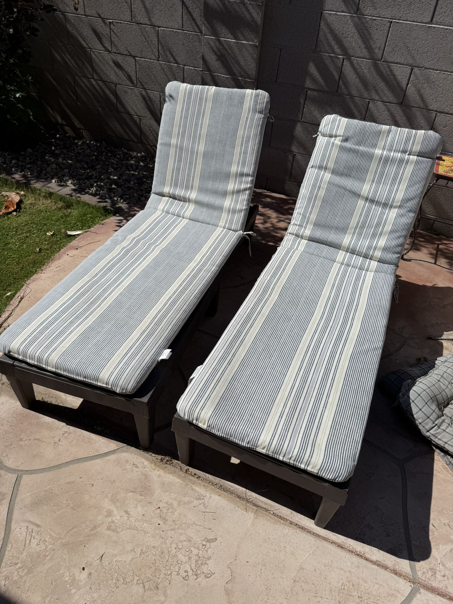 Set Of 2 Adjustable Outdoor Chaise Lounge Chairs