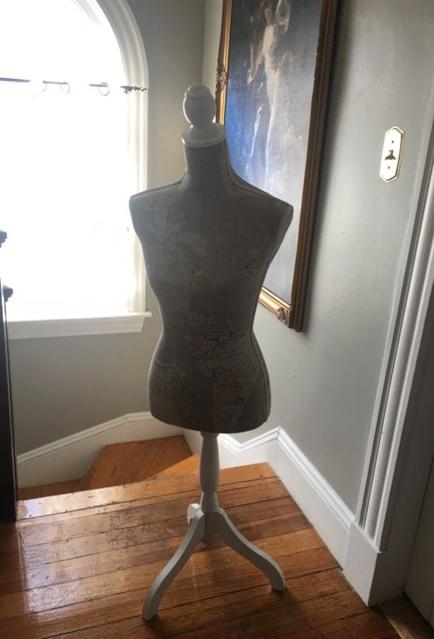 Adjustable mannequin stand/ must pick up in brockton