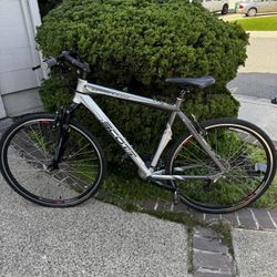 SCOTT Sportster P4 Hybrid road Bike size L