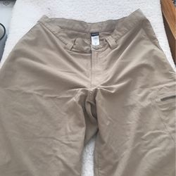 Patagonia Men’s Khaki Shorts 32