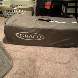 Graco Pack and Play With Changing Table At