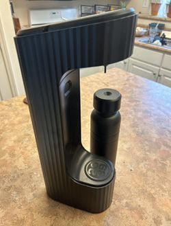 QARBO Sparkling Water/Beverage Machine