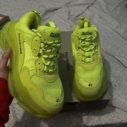 Balenciagas triple s  (Send Offers/ trades)