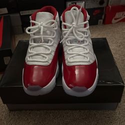 Jordan 11 Cherry Sz 12