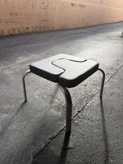 Padded yoga headstand bench