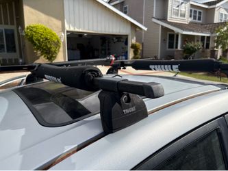 Thule Roof Rack Bars with Fix Point Footpack 460  and surf pads