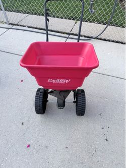 Garden spreader like new