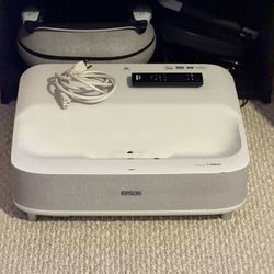 EPSON ULTRA SHORT THROW PROJECTOR LS300 
