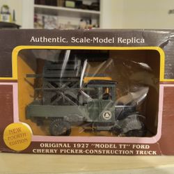 5 Ertl Coin Banks And Model Telephone Trucks