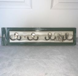 NEW  4 Hooks Key Rail Board & Gunmetal Hook White 