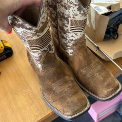 Kids Ariat Boots Size 6