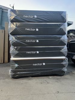 Queen Size Memory Foam Nectar Mattress 13" 