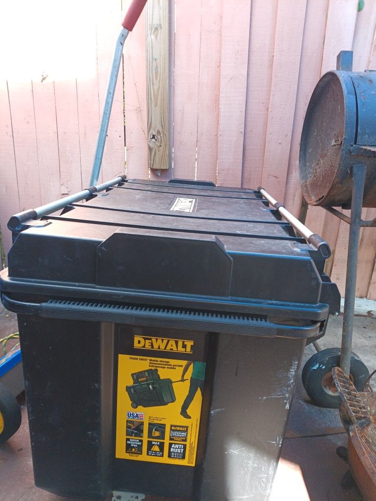DeWalt tough chest mobile storage 38 7/8 "×23 1/8"×24 1/4"