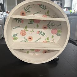 Cute round shelf