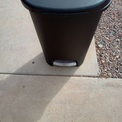 Trash Can 13 Gallon