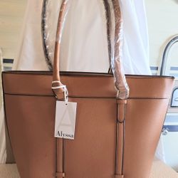 Alyssa Brown leather shoulder bag