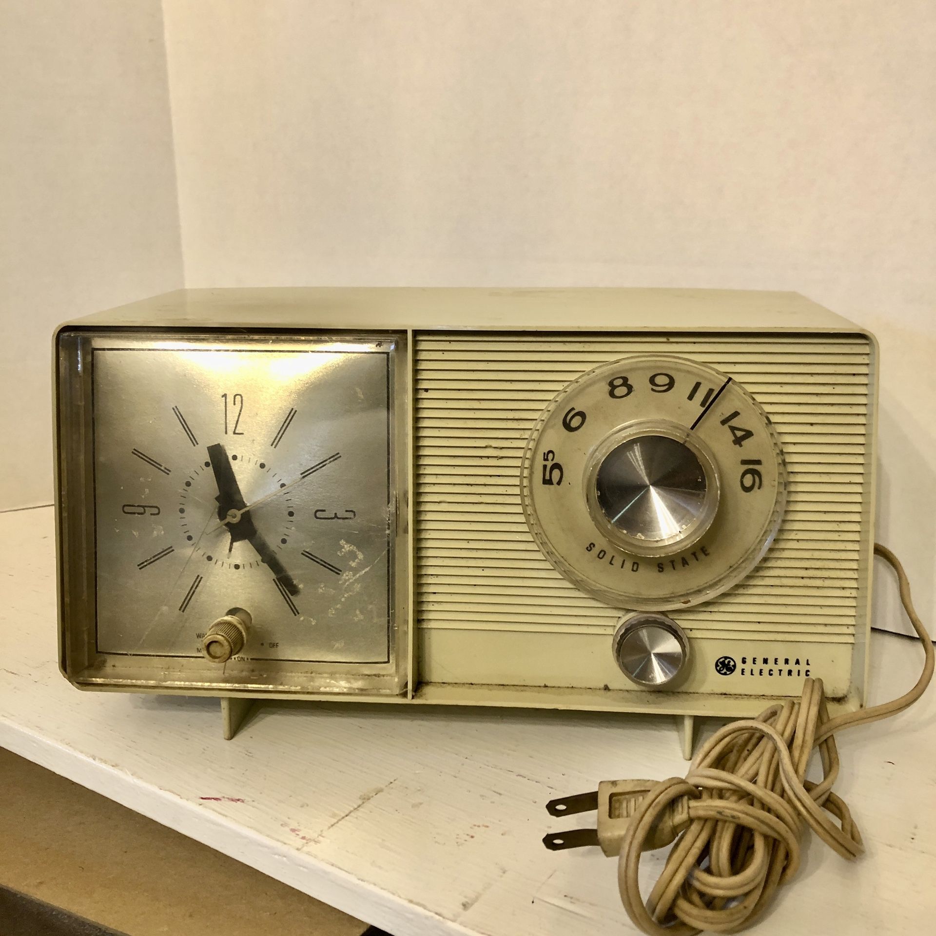 Vintage 1960’s General Electric Solid State Clock Radio