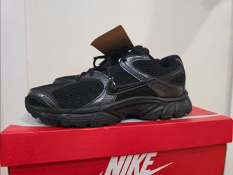 NIKE V5 RNR SIZE 9