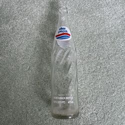 1982 vintage 16 ounce diet Pepsi, money back twist bottle ACL label