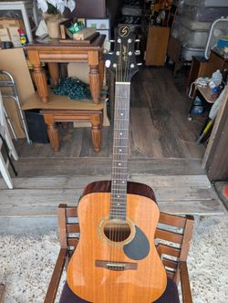 Electric Acoustic Guitar. Greg Bennett Design 
