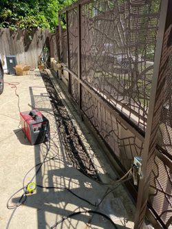 Electric gate stops halfway or won’t close? Same-day help for motor