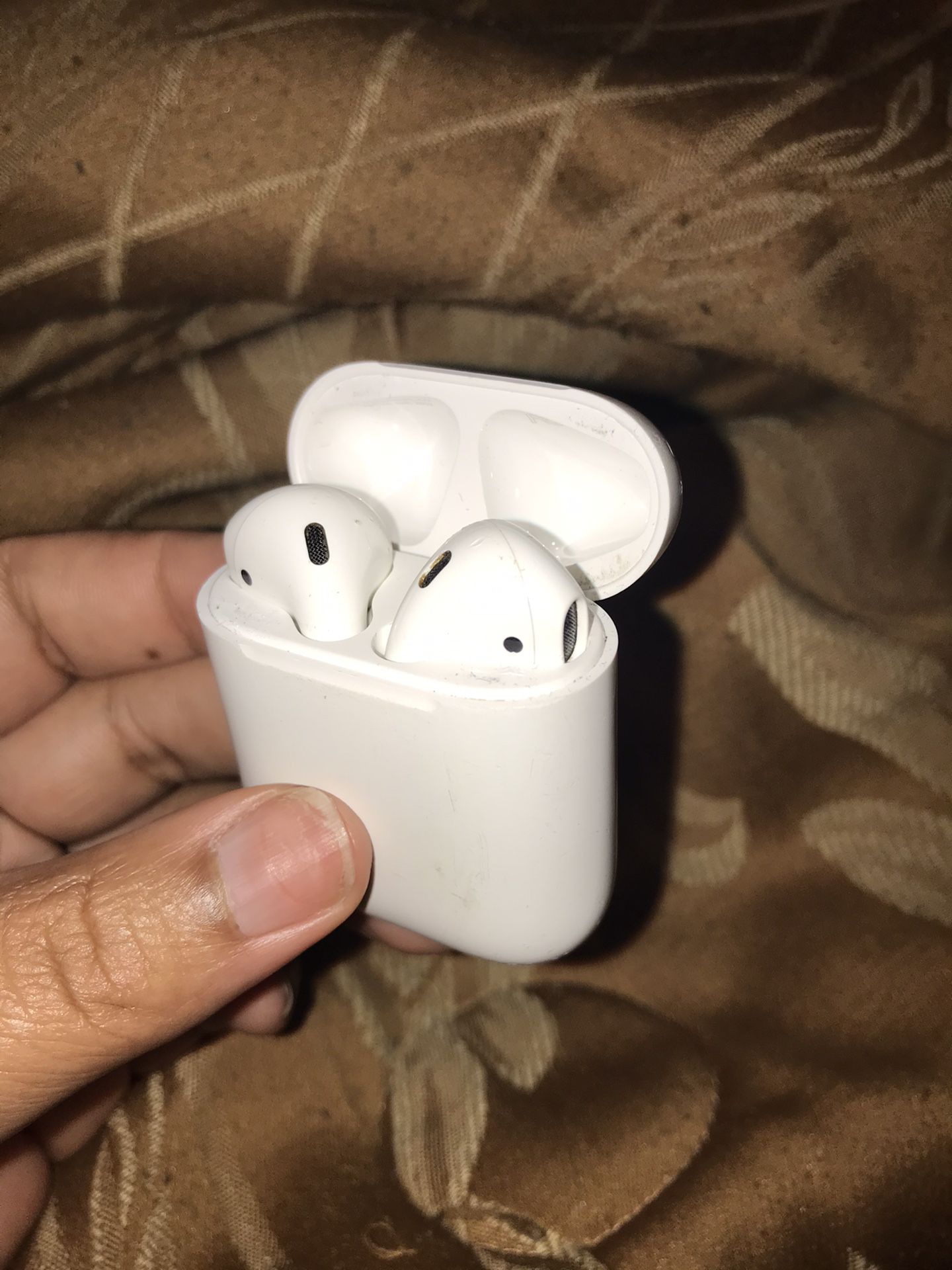 **++* SECOND GENERATION**+ APPLE AIRPODS ++ SELLING FOR PARTS