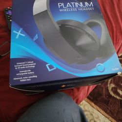 Ps4 platinum wireless headphones new in the box