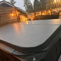 BRAND NEW HOT TUB COVER 