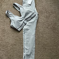 Alo Yoga Grey Set – Size M 
